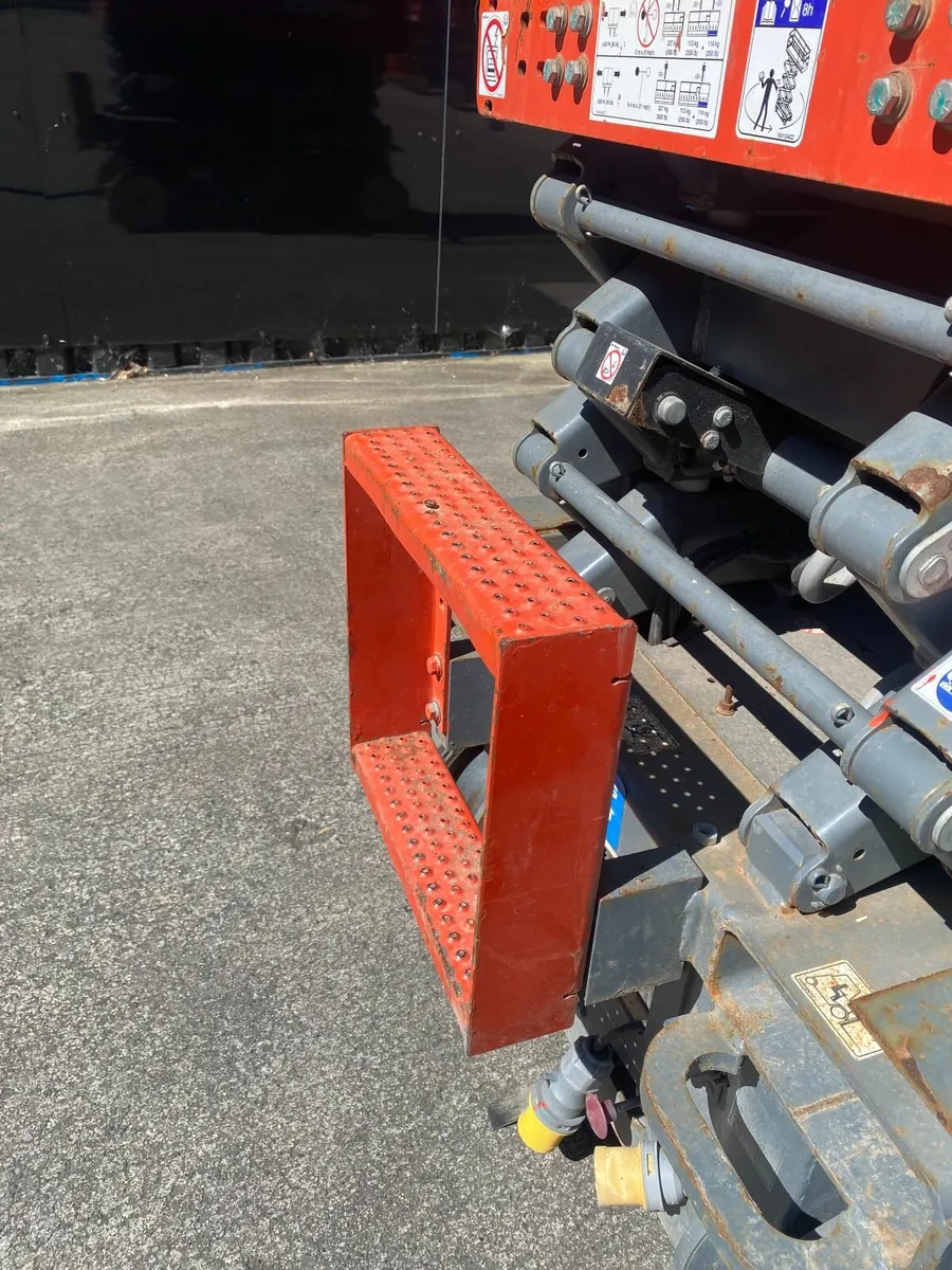 scissor lift - Image 2