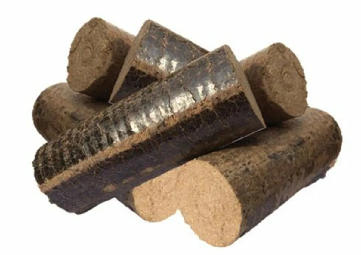 Pallet of compressed Oak Heat Logs - Image 1