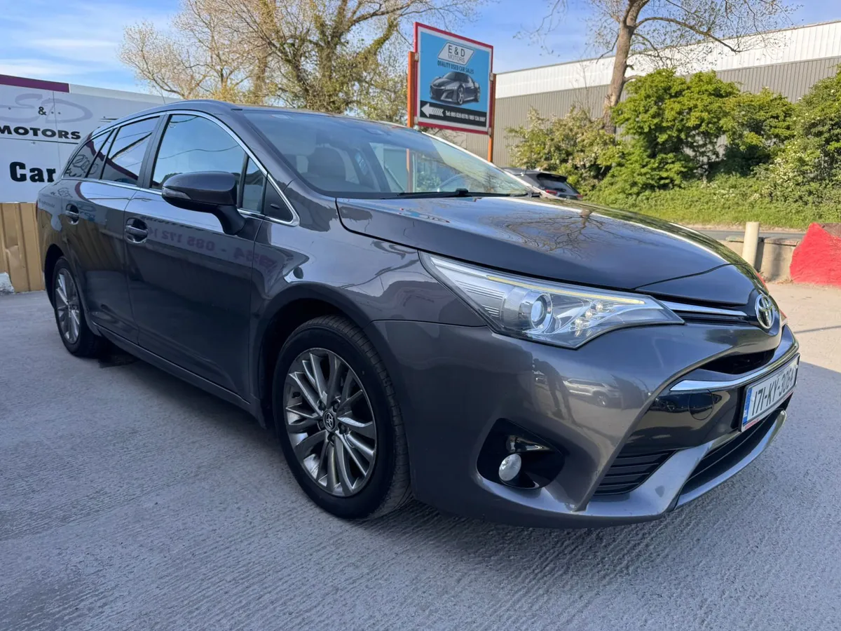 171 Toyota Avensis  1.6 D-4D Luna Tourer - Image 2