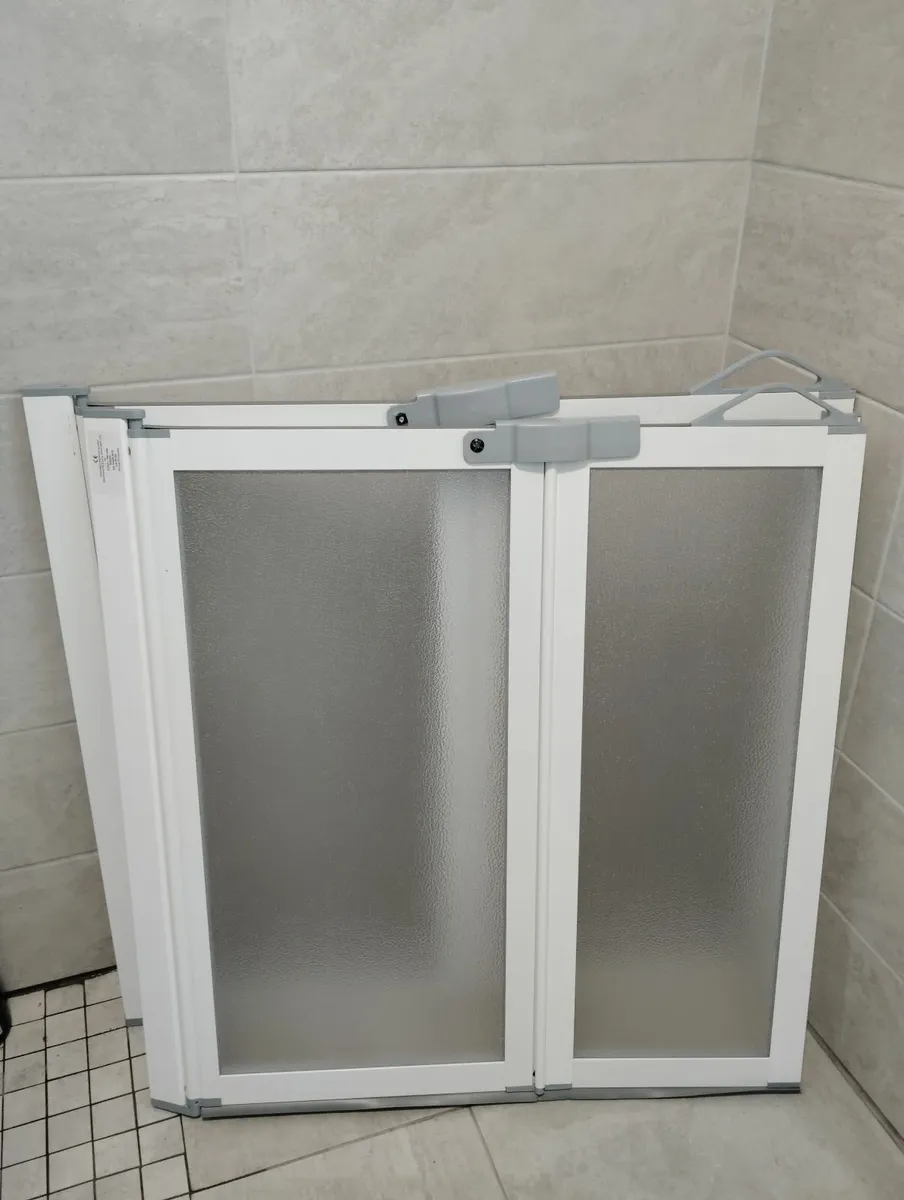 Half shower doors