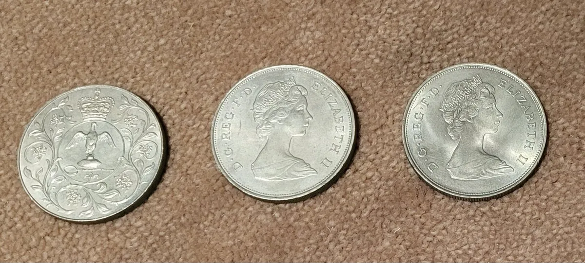 3 x Crowns - Image 2