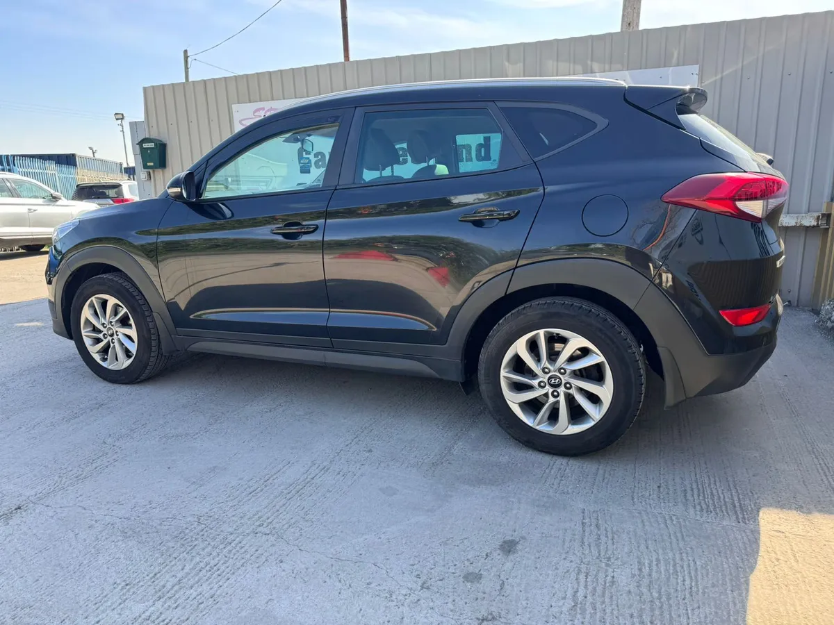 171 Hyundai Tucson 1.7D EXECUTIVE Warranty - Image 3