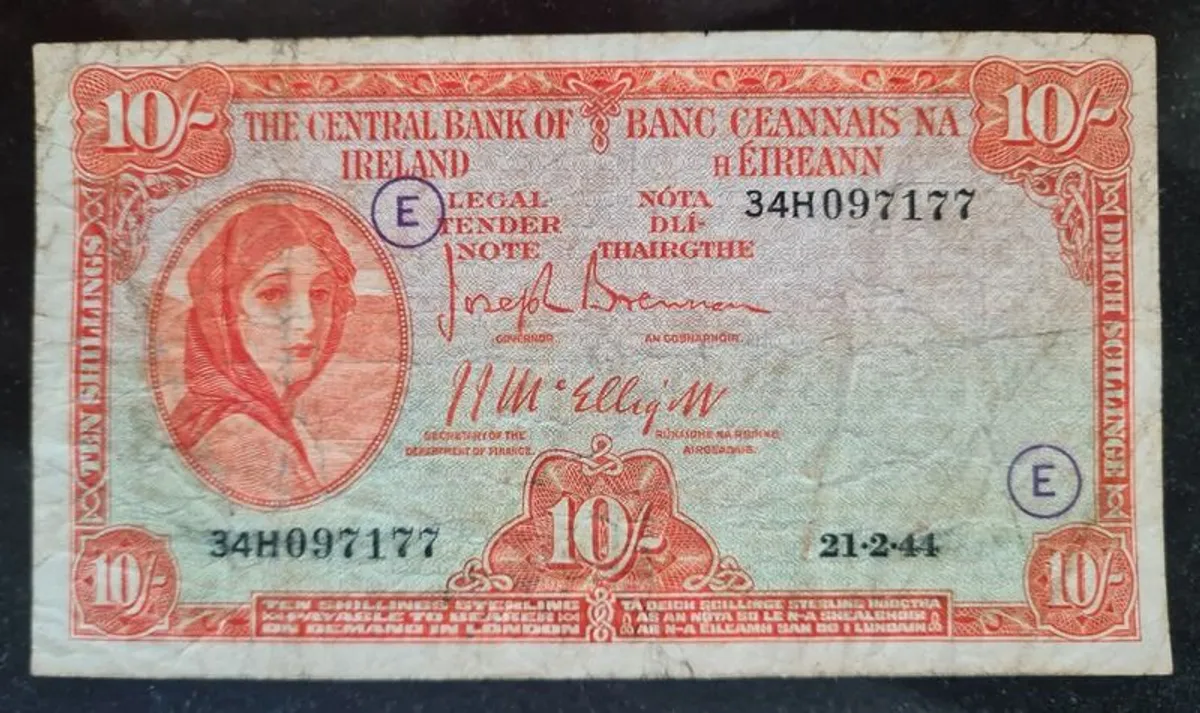 1944 Lady Lavery War Code 10 Shilling Banknote - Image 2