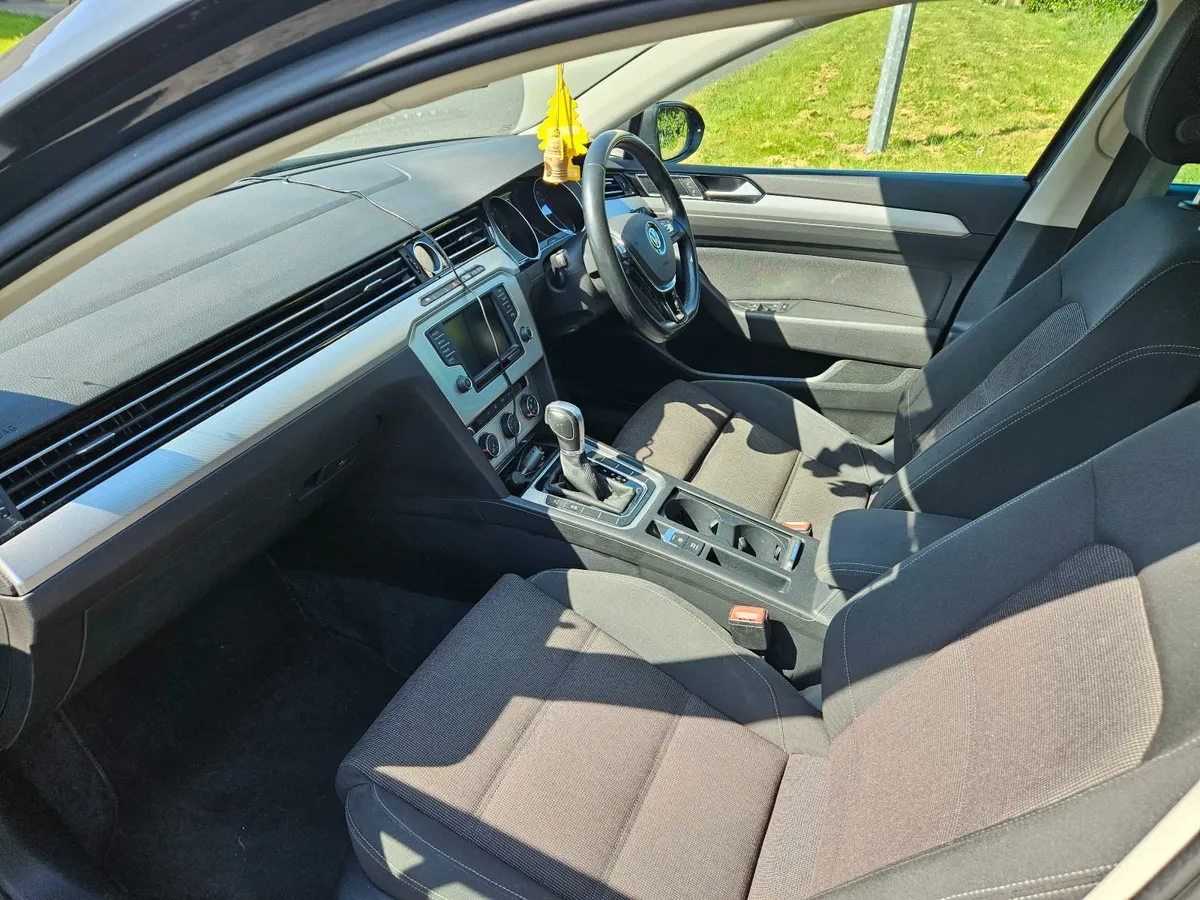 Volkswagen Passat 2017 - Image 3