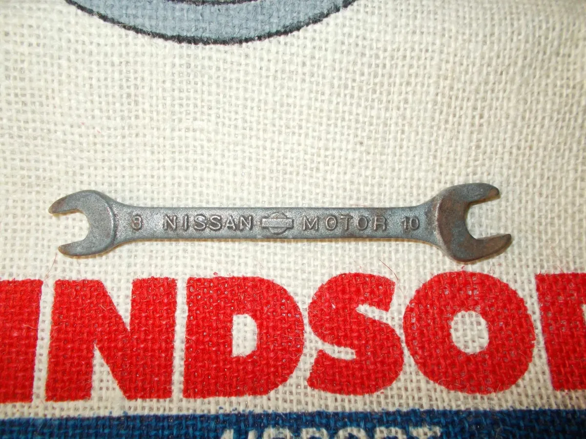 Nissan Car Jack, Brace, Tools + 2 Free - Image 4