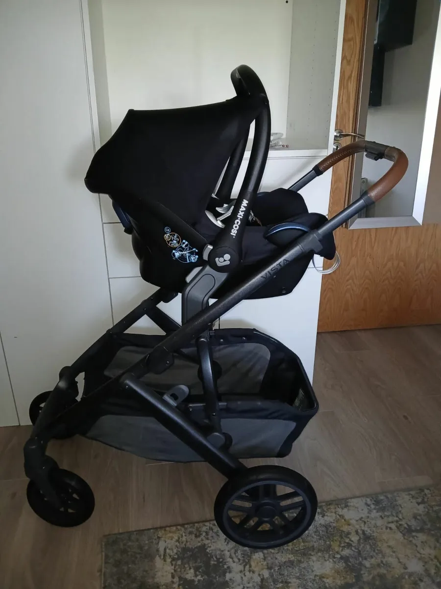 Uppababy Vista V2 with NEW car sewt isofix - Image 4