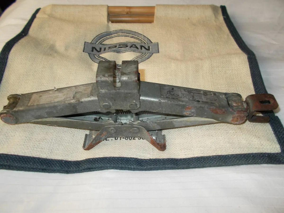 Nissan Car Jack, Brace, Tools + 2 Free - Image 2