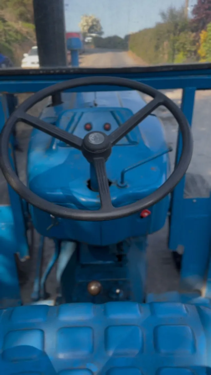 Tractor  Ford 4000 - Image 3