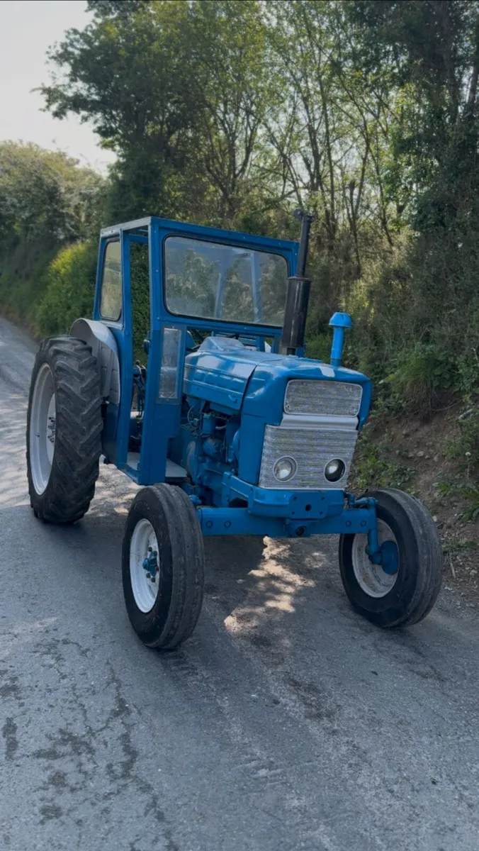 Tractor  Ford 4000 - Image 1