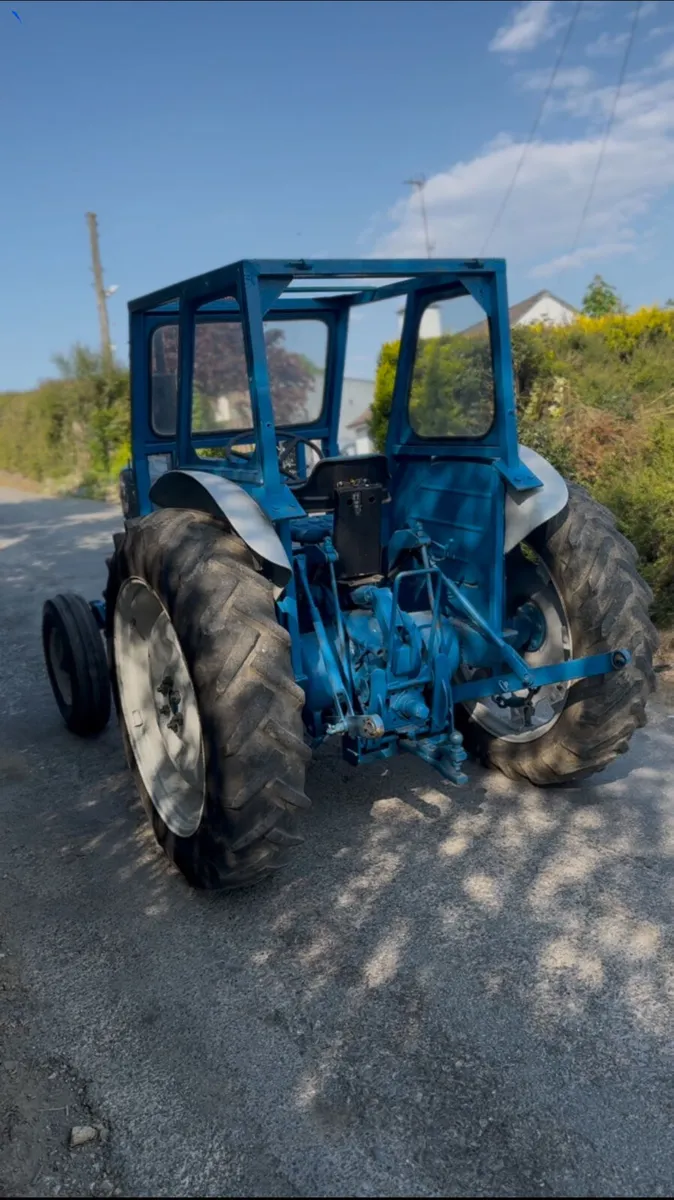 Tractor  Ford 4000 - Image 2
