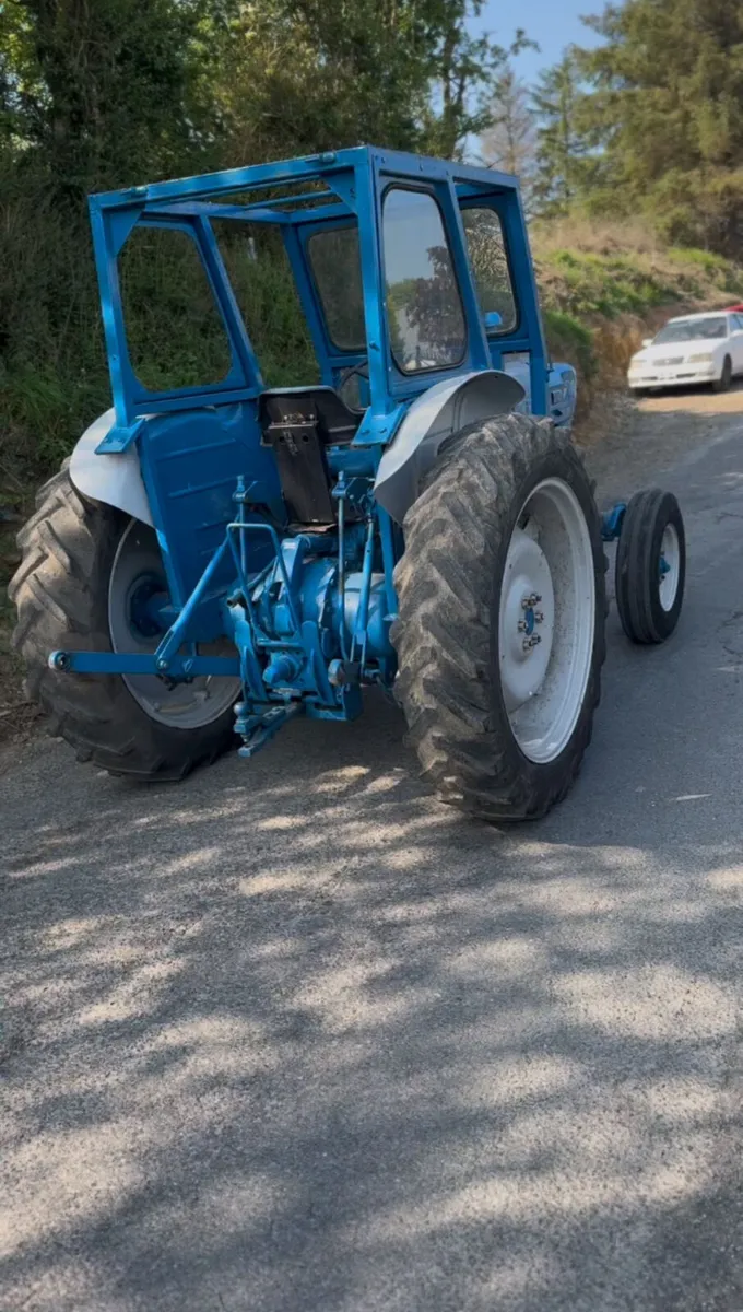Tractor  Ford 4000 - Image 4