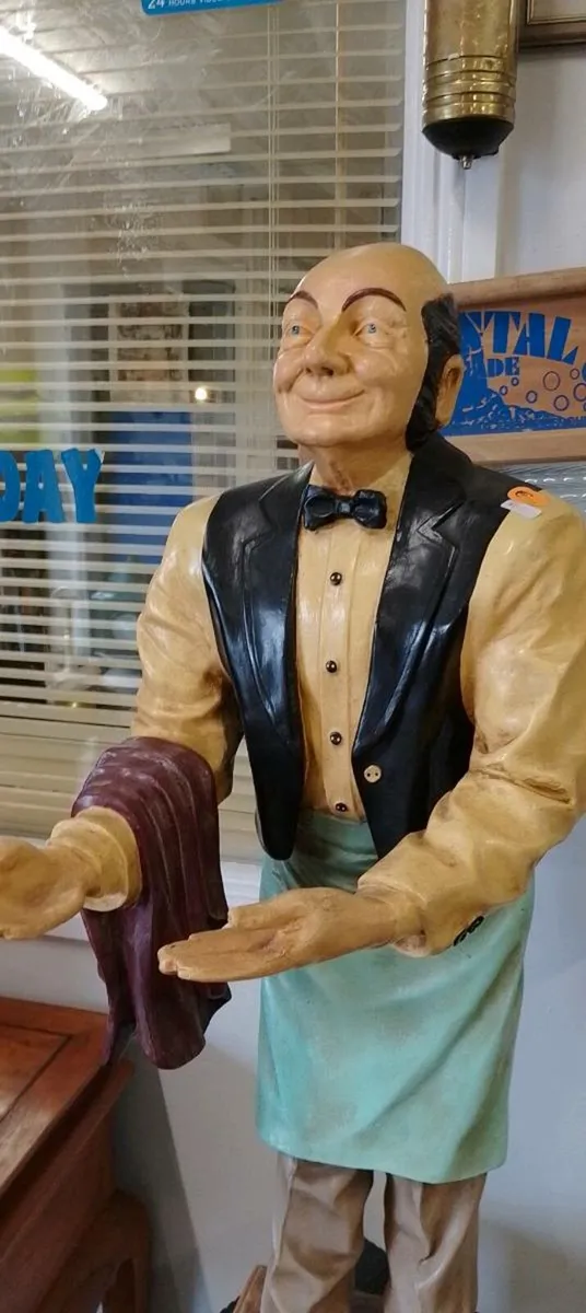 Decorative 3ft Waiter Statue - Image 2