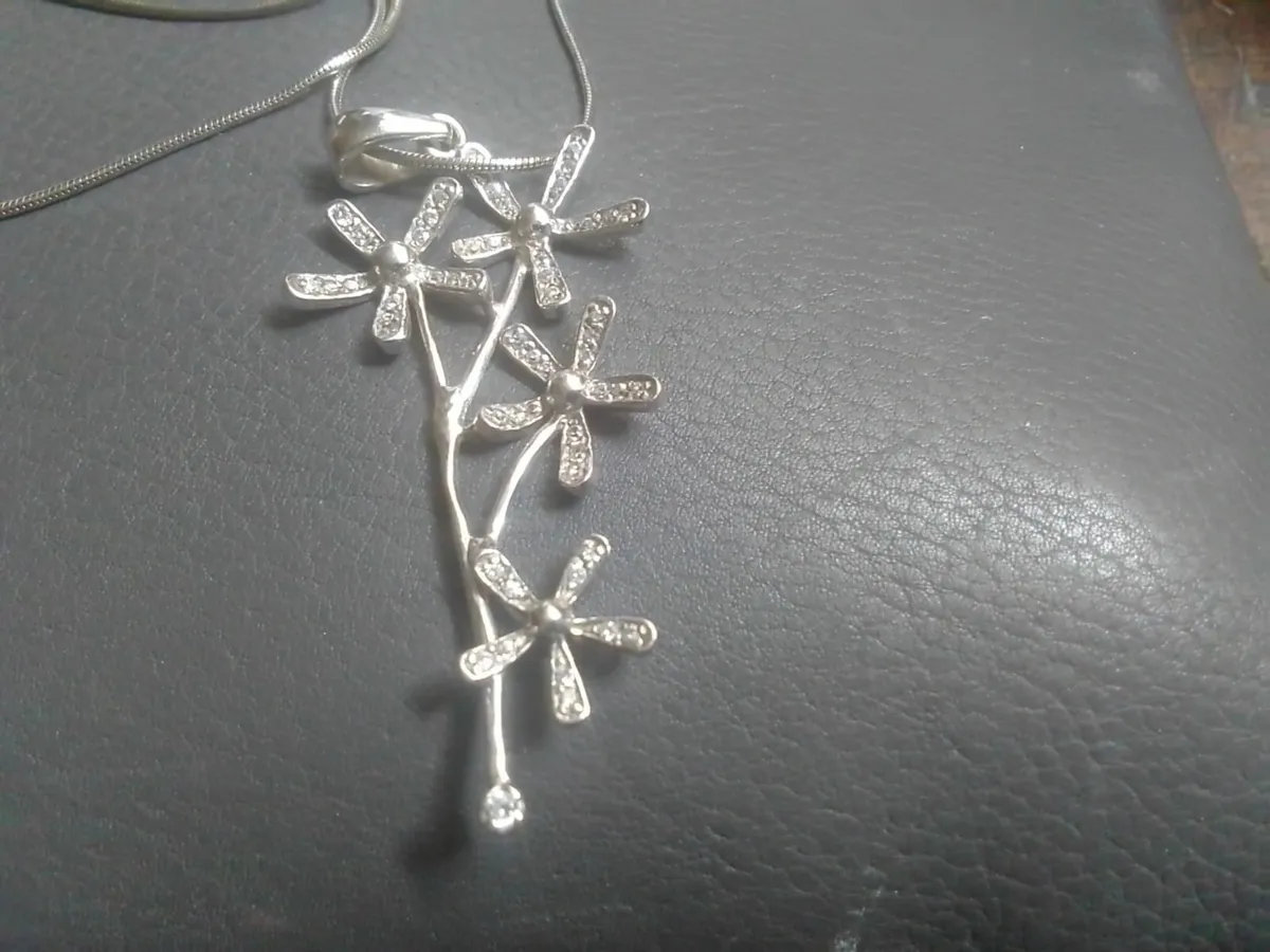 STERLING SILVER VINTAGE FLOWER ZIRCONIA PENDANT - Image 3