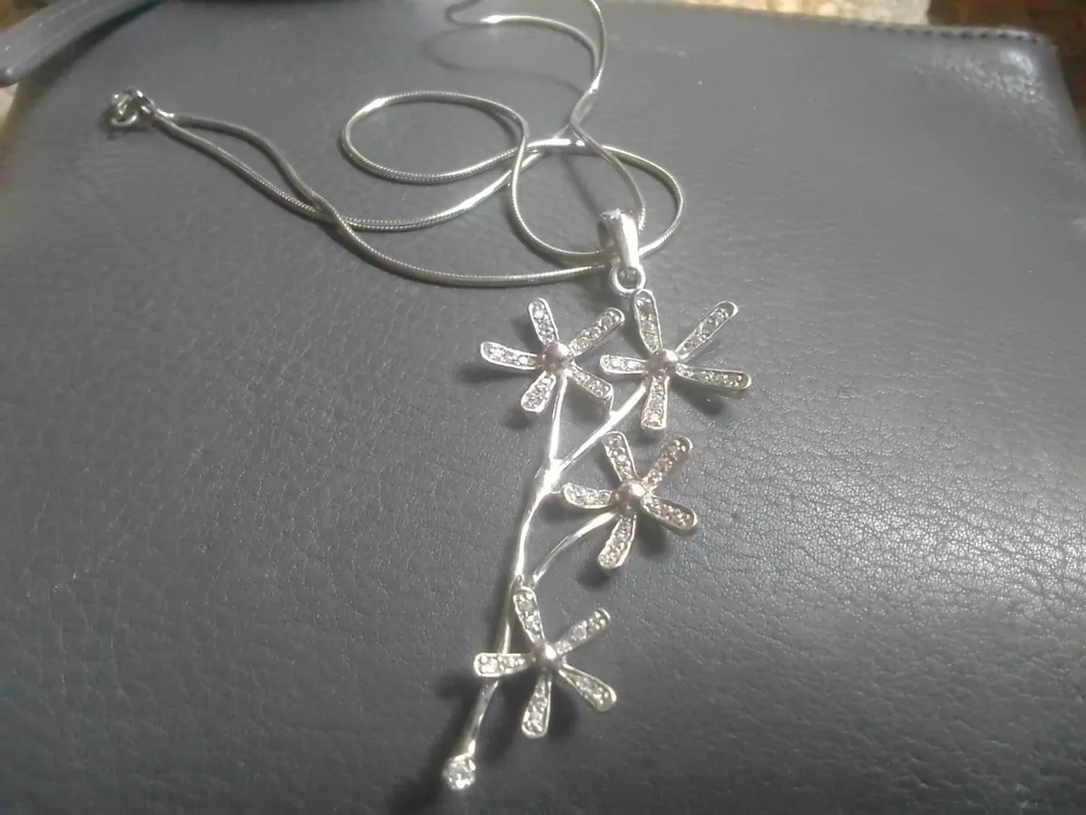 STERLING SILVER VINTAGE FLOWER ZIRCONIA PENDANT - Image 4