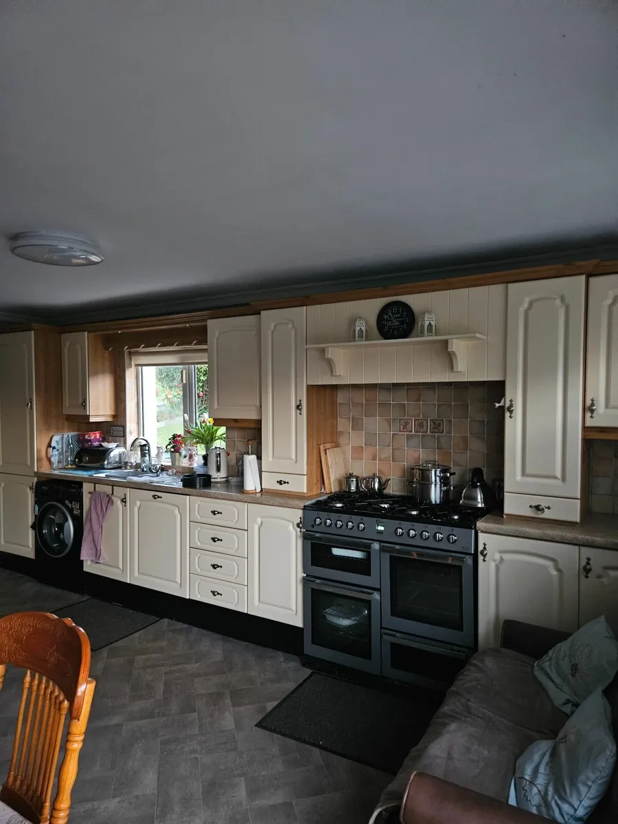 Kitchen units - Image 1