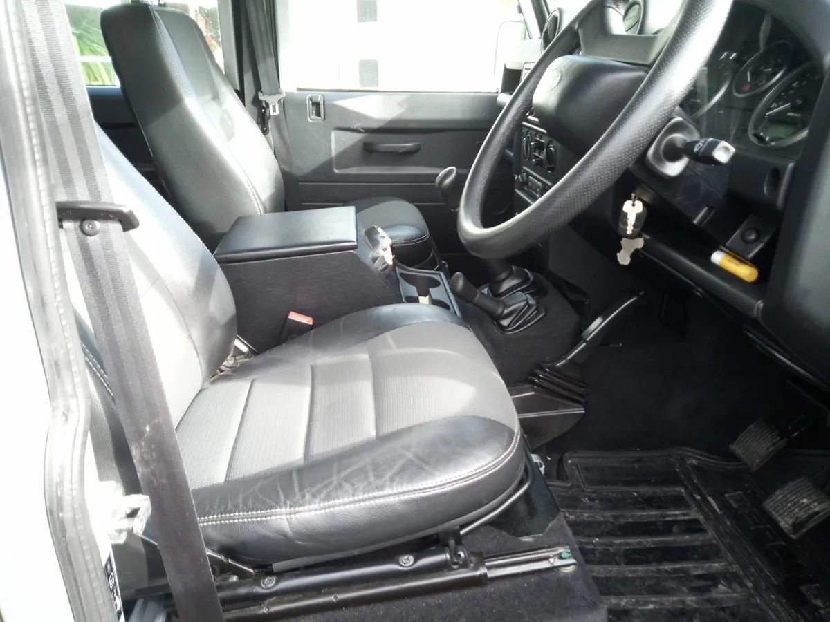 Land Rover Defender 2012 - Image 3