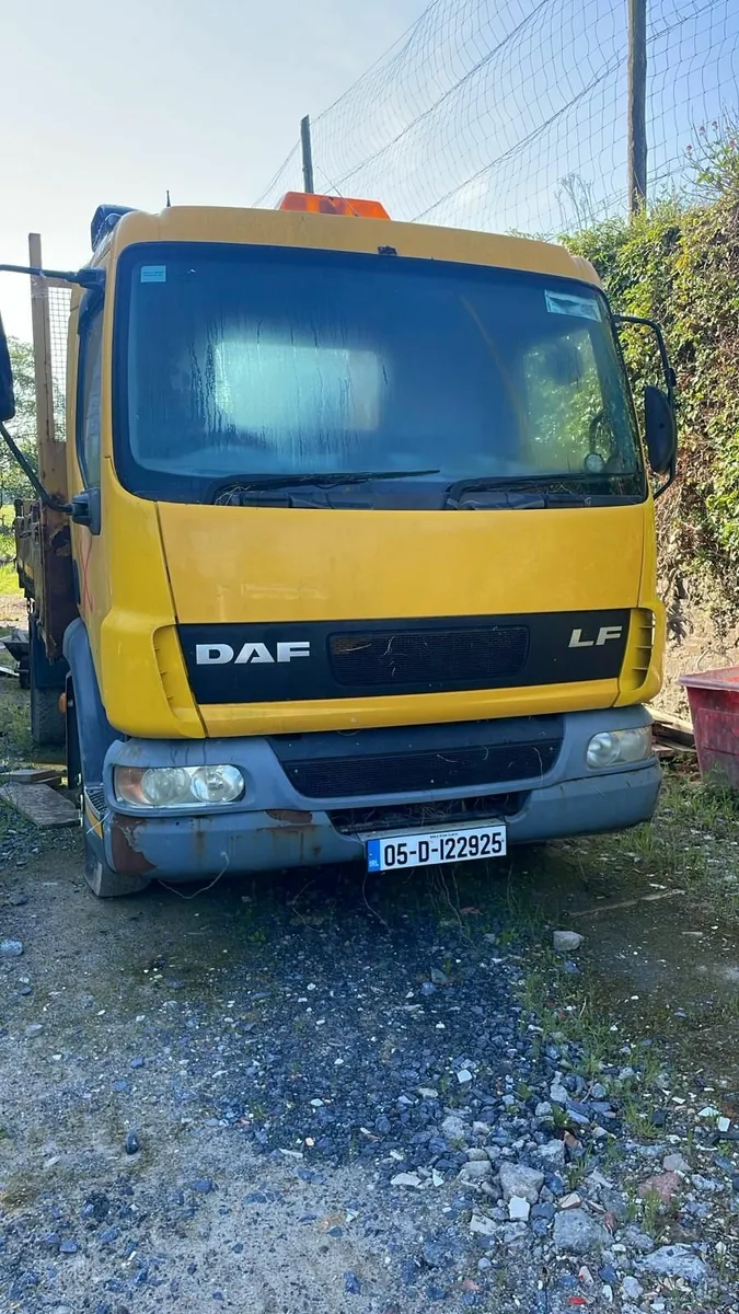 DAF  LF 45, 3 WAY TIPPER and Crane. - Image 1