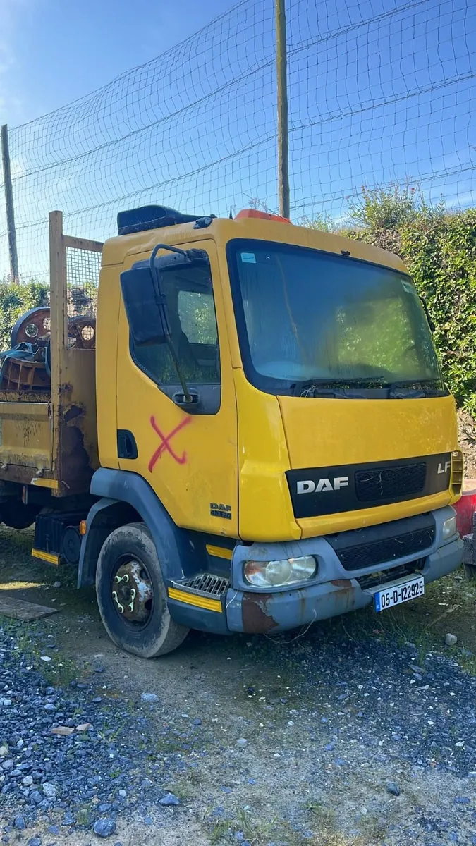 DAF  LF 45, 3 WAY TIPPER and Crane. - Image 2