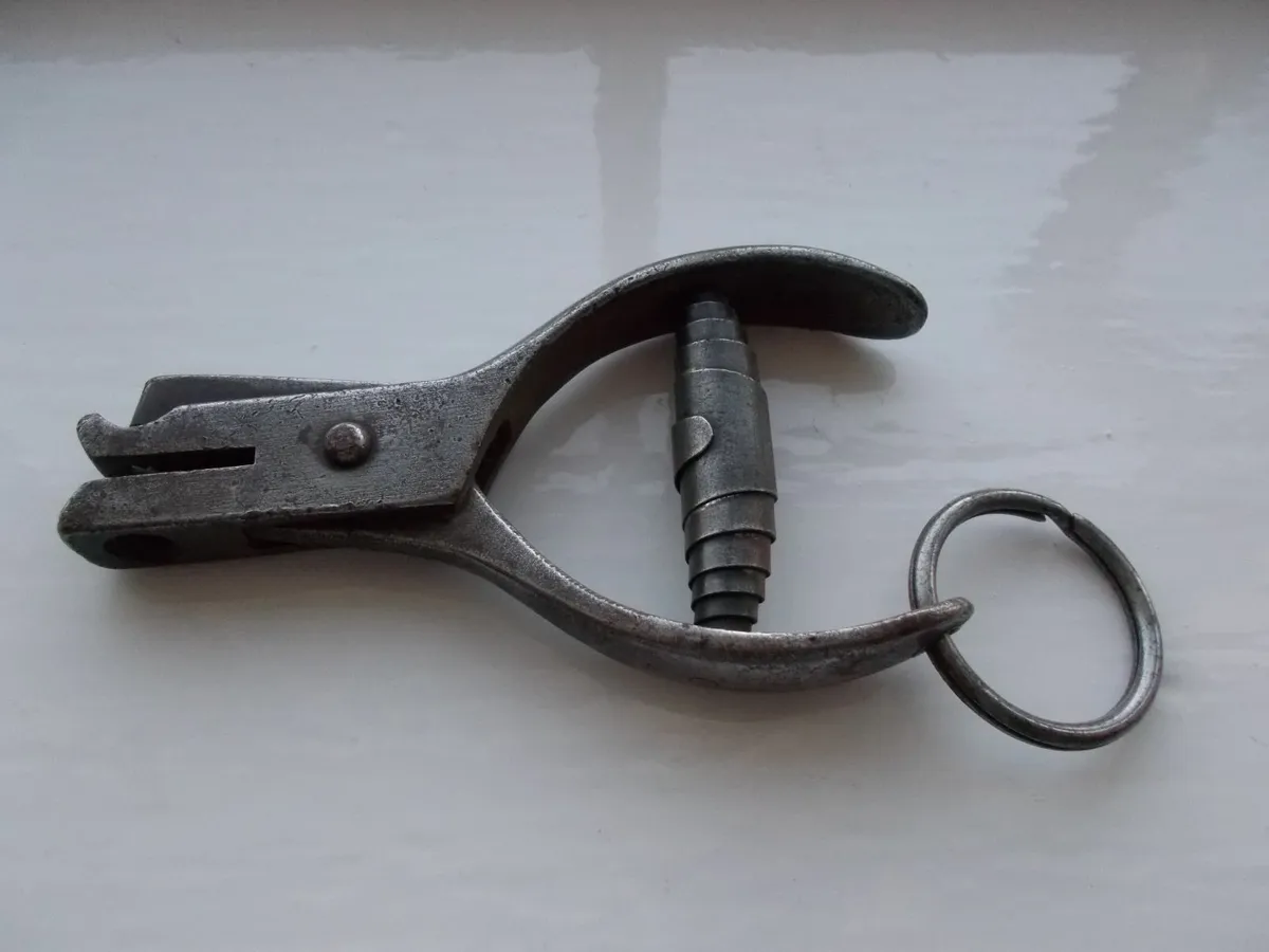 Hill of Howth Tram/Dublin Bus Ticket Puncher - Image 1