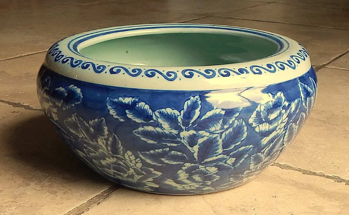 Vintage Large Victoria Ironstone Bowl - Image 1