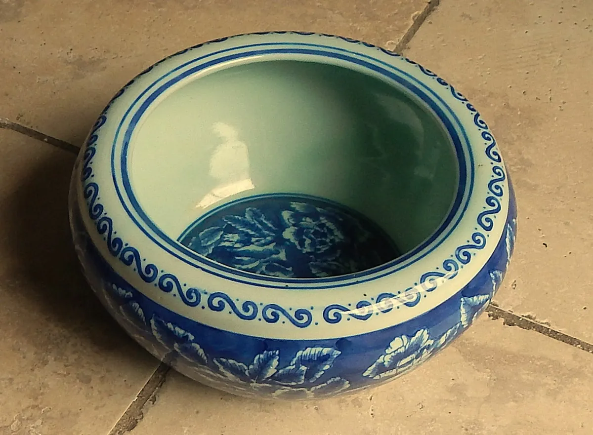 Vintage Large Victoria Ironstone Bowl - Image 2