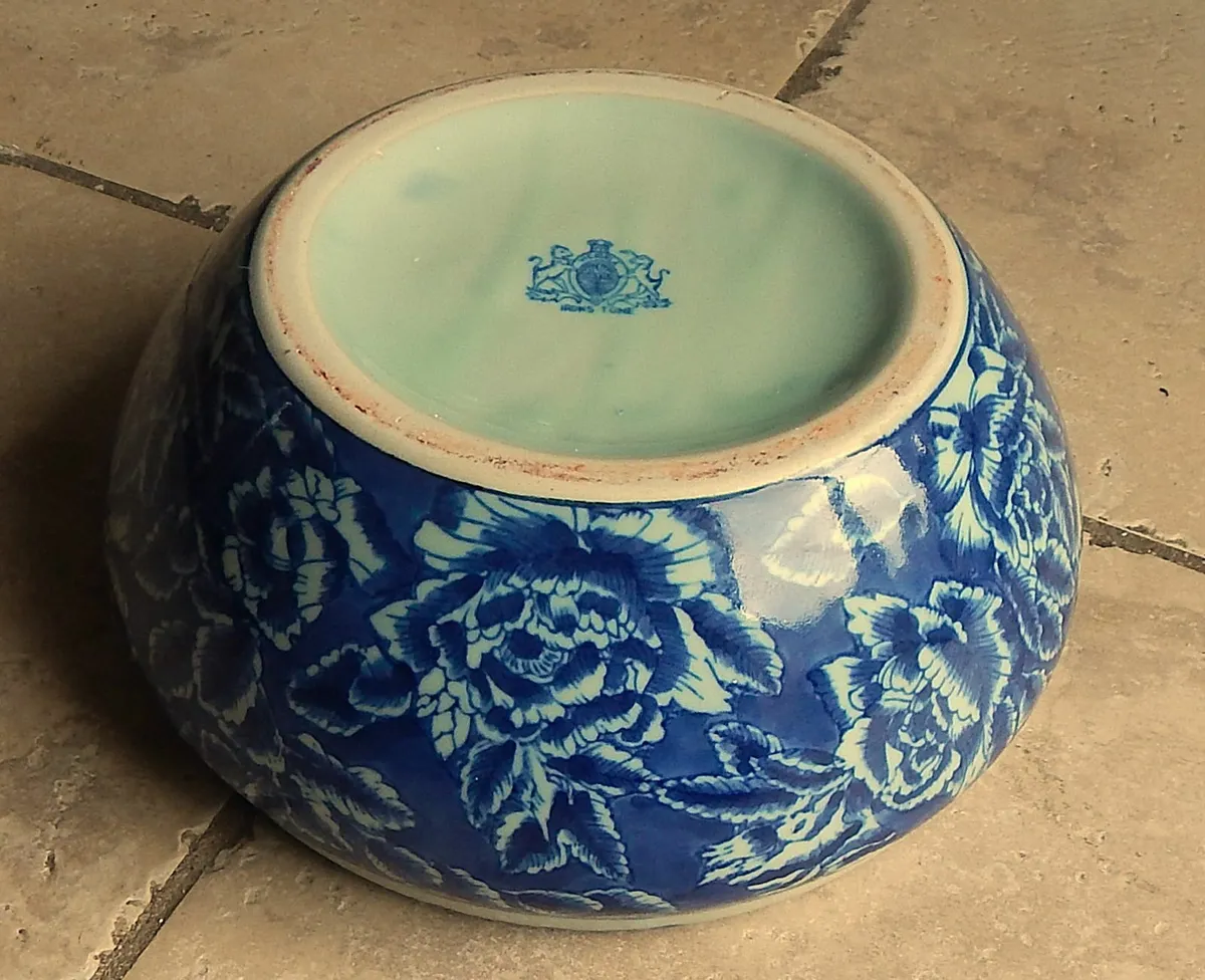 Vintage Large Victoria Ironstone Bowl - Image 3
