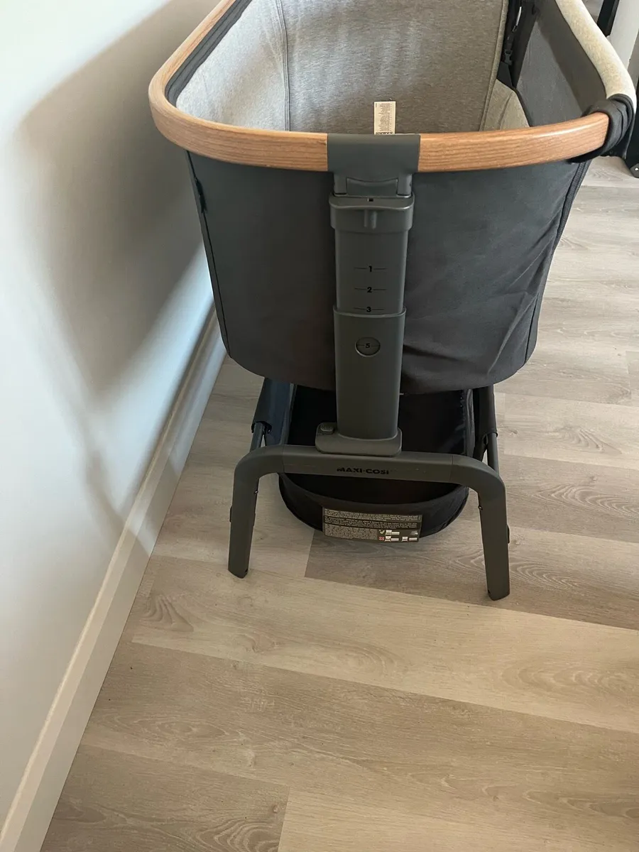 Maxi Cosi Iora Co-Sleeper - Image 3
