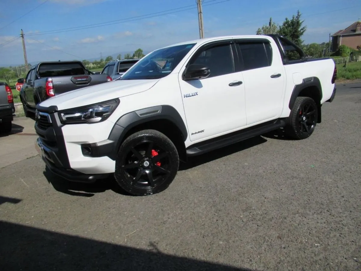 Toyota HiLux 2.8 D-4d Invincible X Pickup Double - Image 1