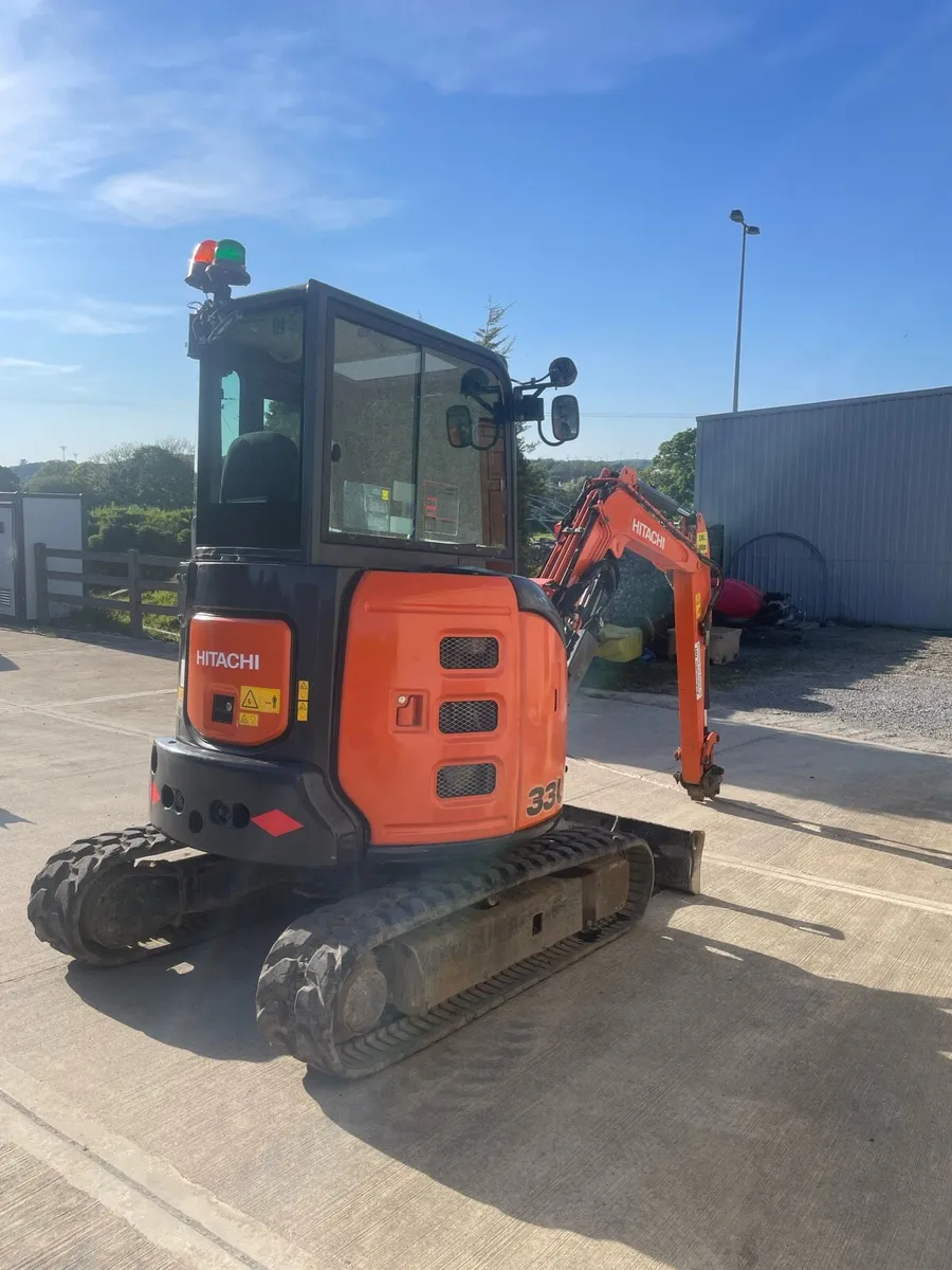 Hitachi 33u 2017 - Image 1