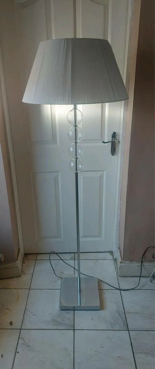 Beautiful chrome and glass floor lamp - Image 1