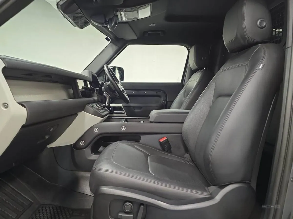 Land Rover Defender 3.0 D250 Hard Top SE Auto - Image 3