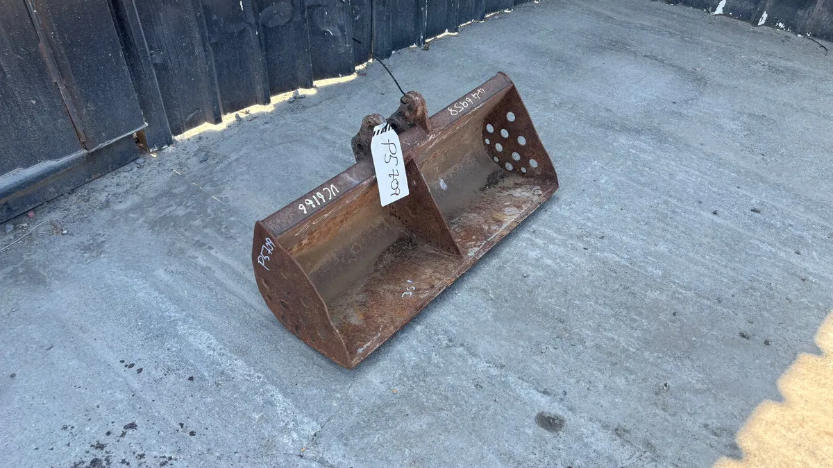 36” Ditching Bucket with 25mm pins - Image 1