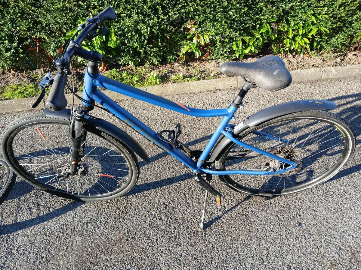 BTWIN Decathlon Riverside 500 Bike in Blue. 28" wh - Image 2