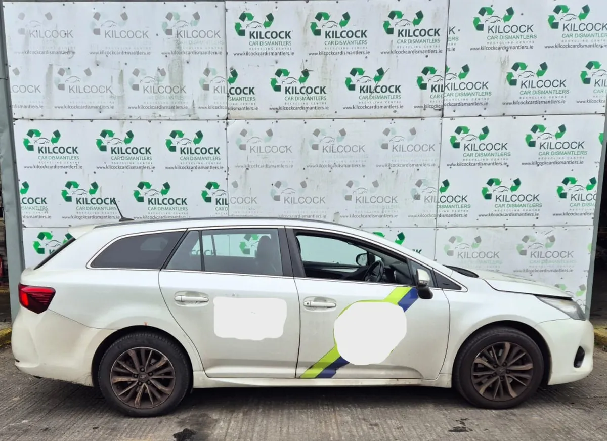 2016 TOYOTA AVENSIS