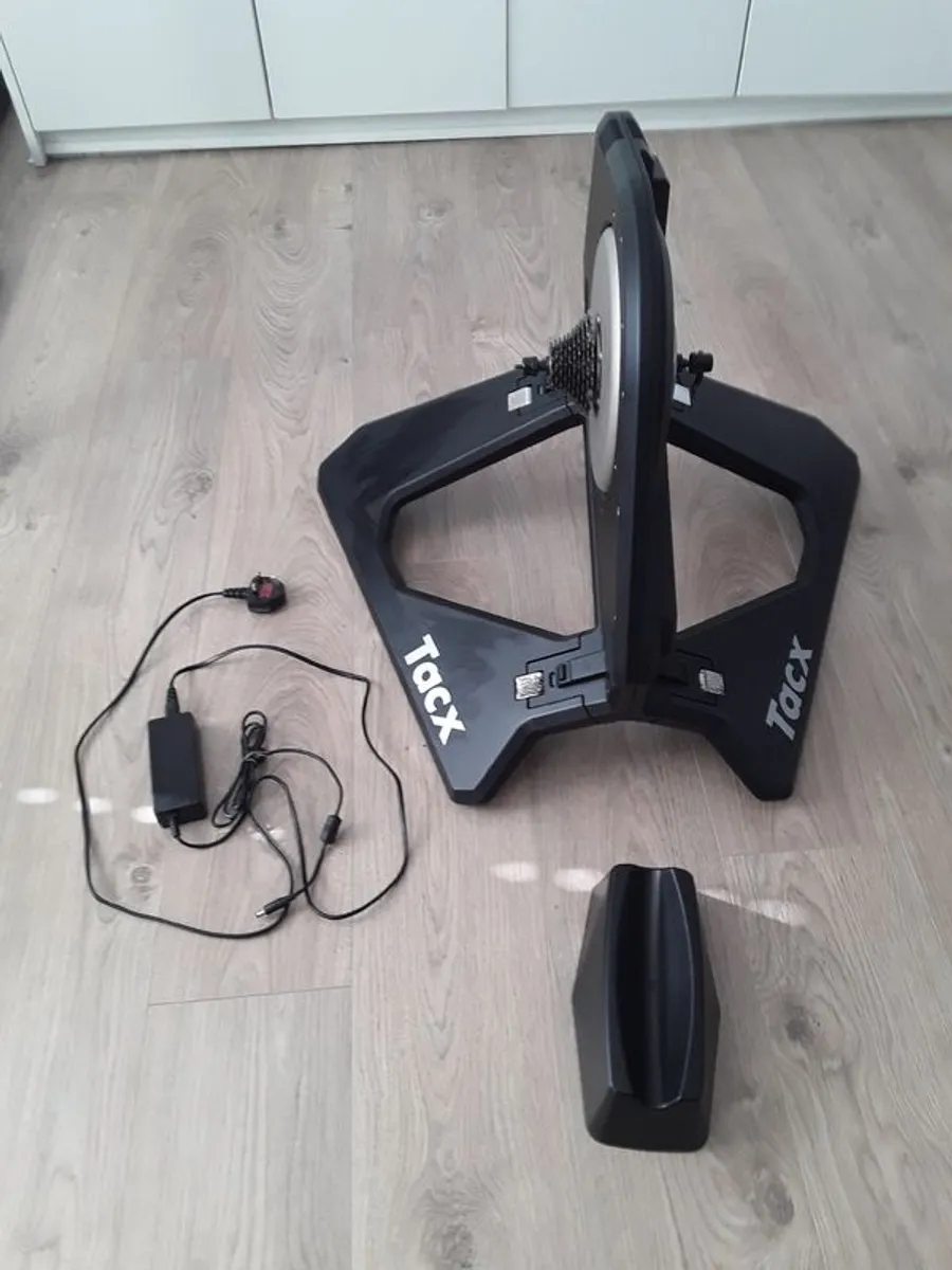 Tax Neo smart turbo trainer - Image 1