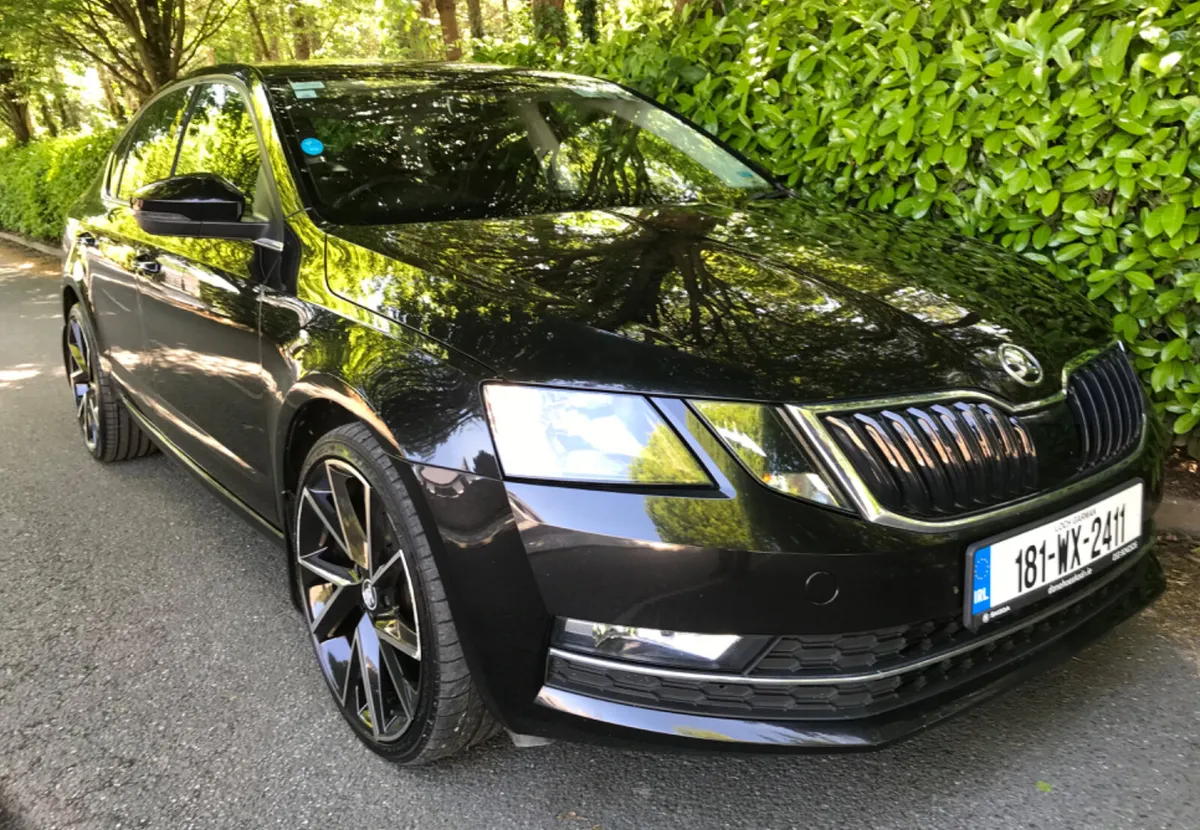 Skoda Octavia STYLE 1.6TDI 90HP Mint Condition - Image 2