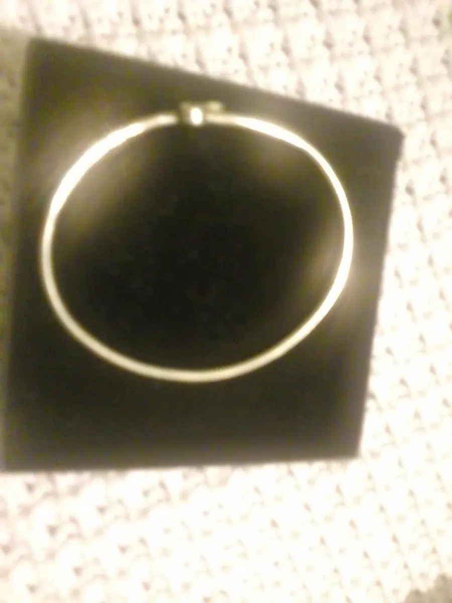 STERLING SILVER VINTAGE WHITE TOPAZ TORC BANGLE - Image 4