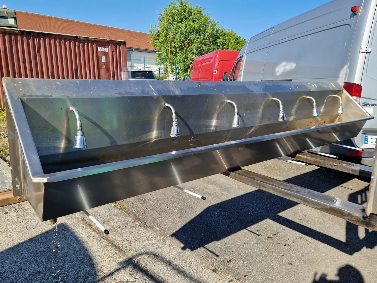 Stainless steel handwashing sink - Image 1