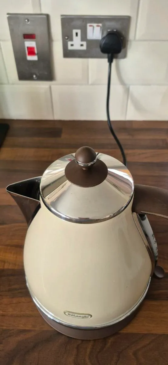De'Longhi Water Kettle, Vintage, 3000W 1.7L Creme - Image 4
