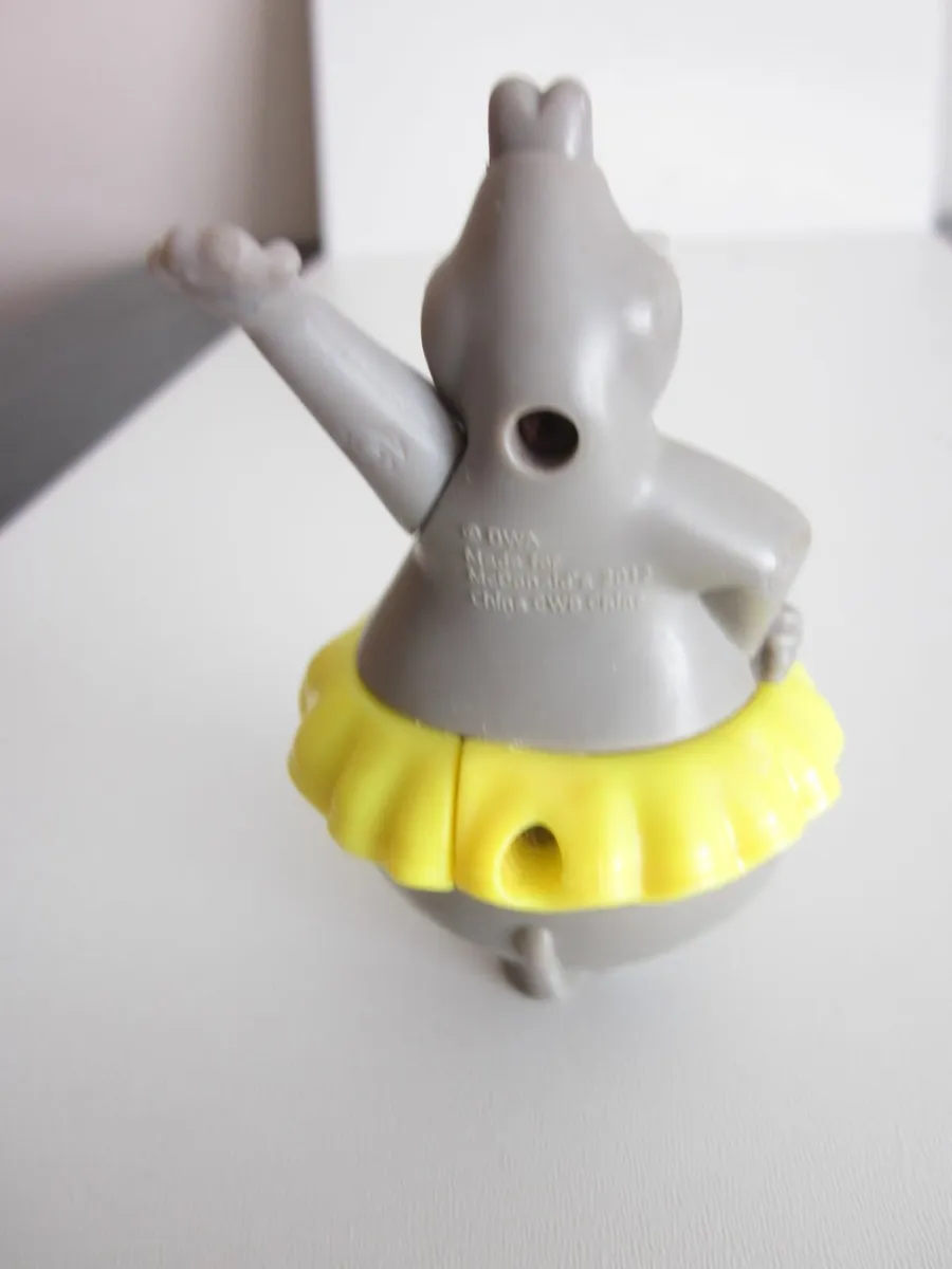 Mc Donald's Happy Meal Toys Madagascar Gloria Yell - Image 2
