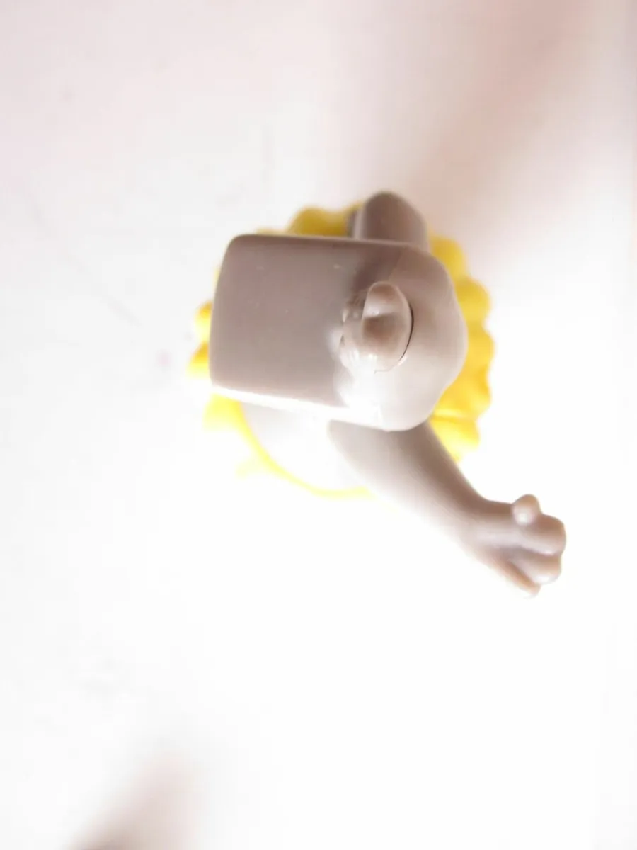 Mc Donald's Happy Meal Toys Madagascar Gloria Yell - Image 3