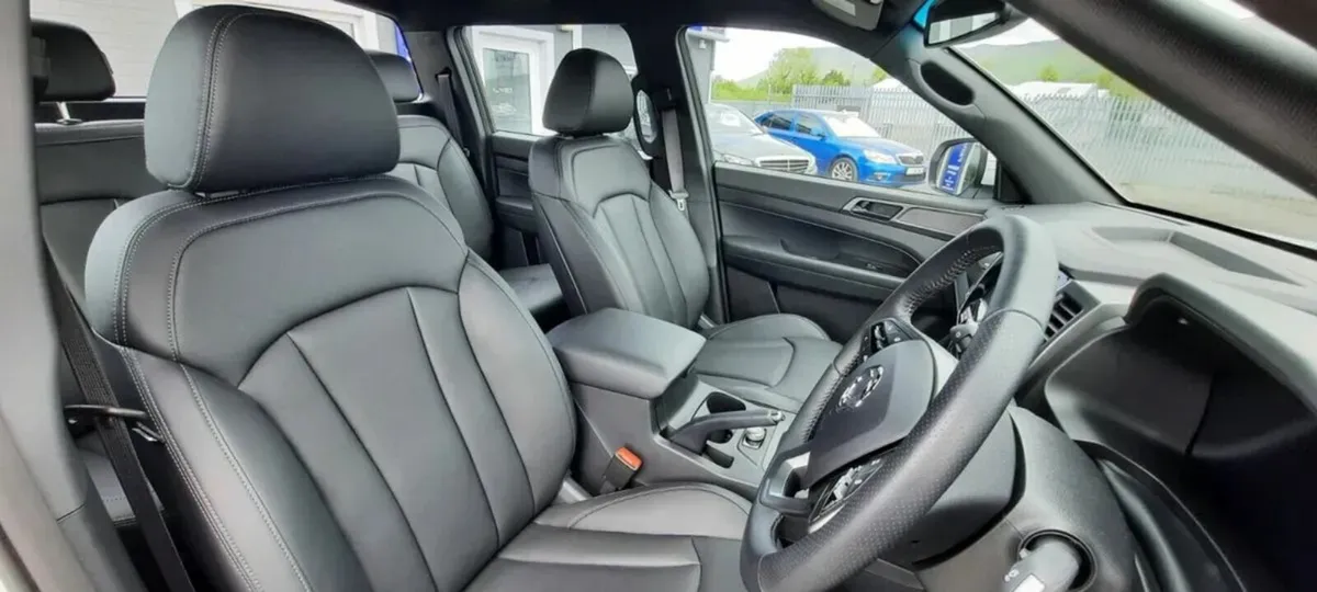 KGM (SsangYong) Musso EL 2.2 Diesel Manual - Image 2