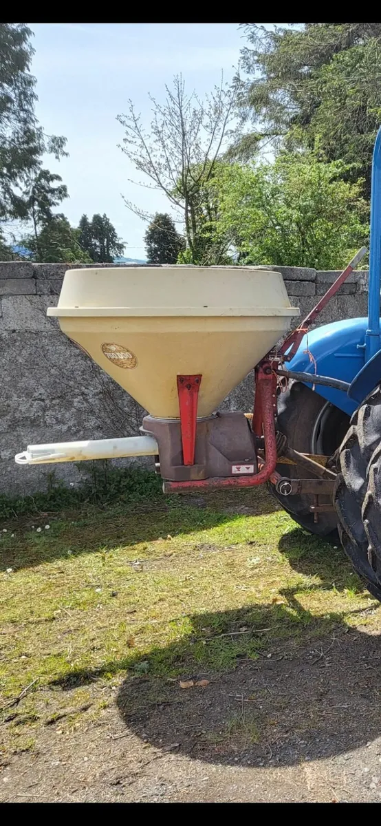 John Deere 6200 Tractor Tyres & Vicon Shaker - Image 4