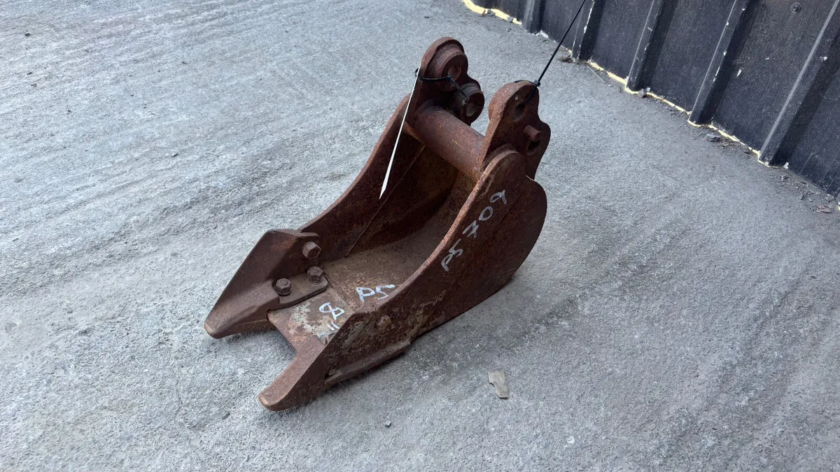 8” Excavator Bucket with 25mm pins - Image 3