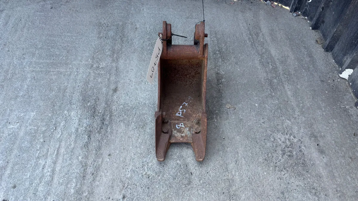 8” Excavator Bucket with 25mm pins - Image 2