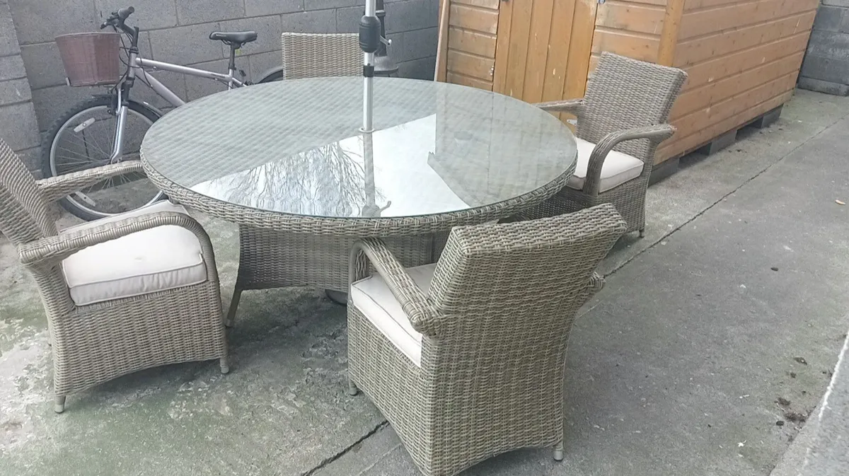 Garden table and chairs - Image 2