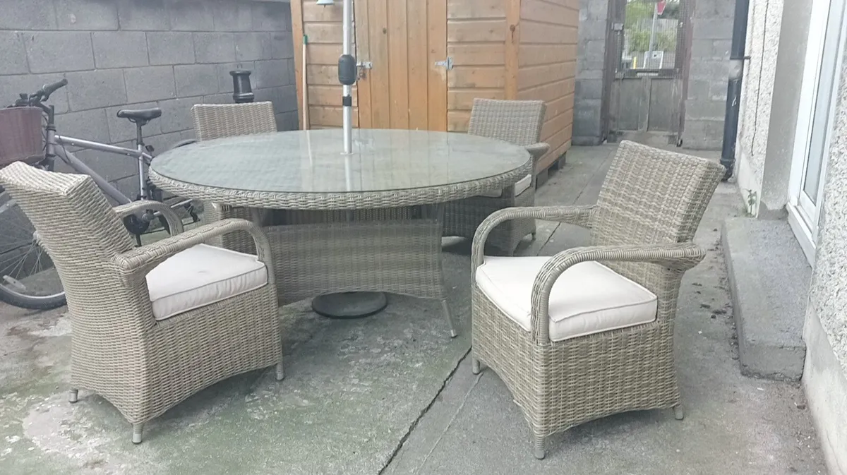 Garden table and chairs - Image 4