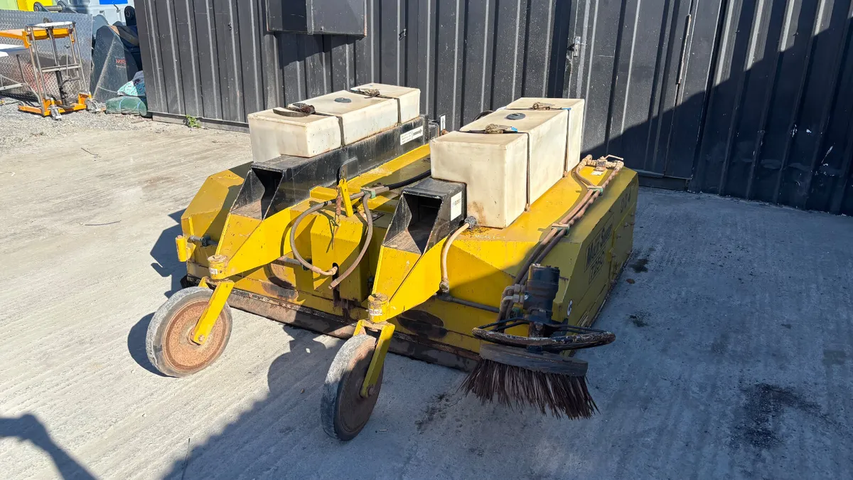 Multi-Sweep 725C Hydraulic Sweeper - Image 3