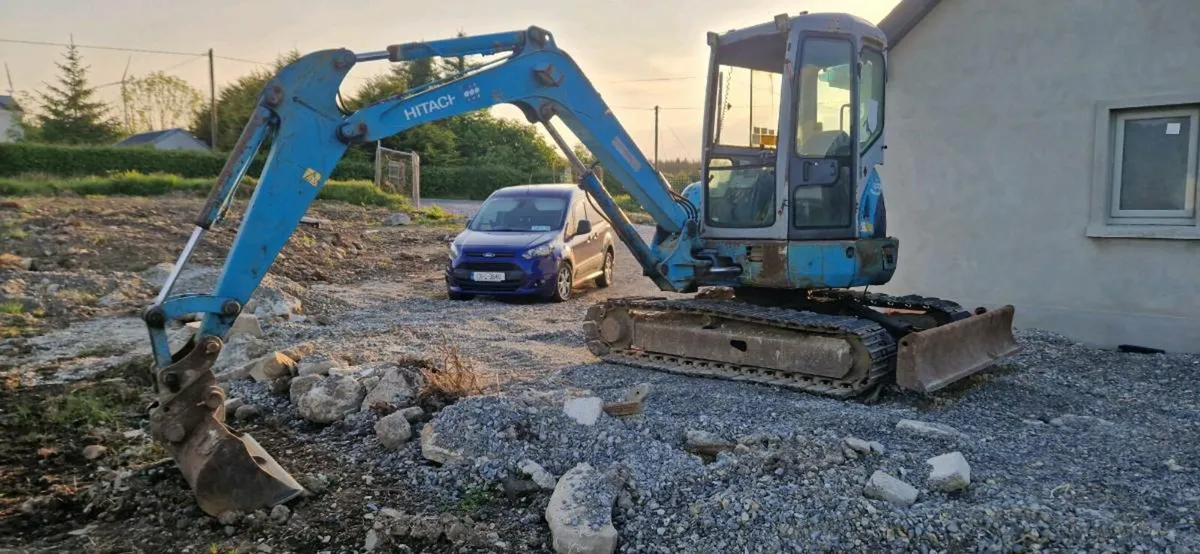 4 Tonne Hitachi Digger - Image 1