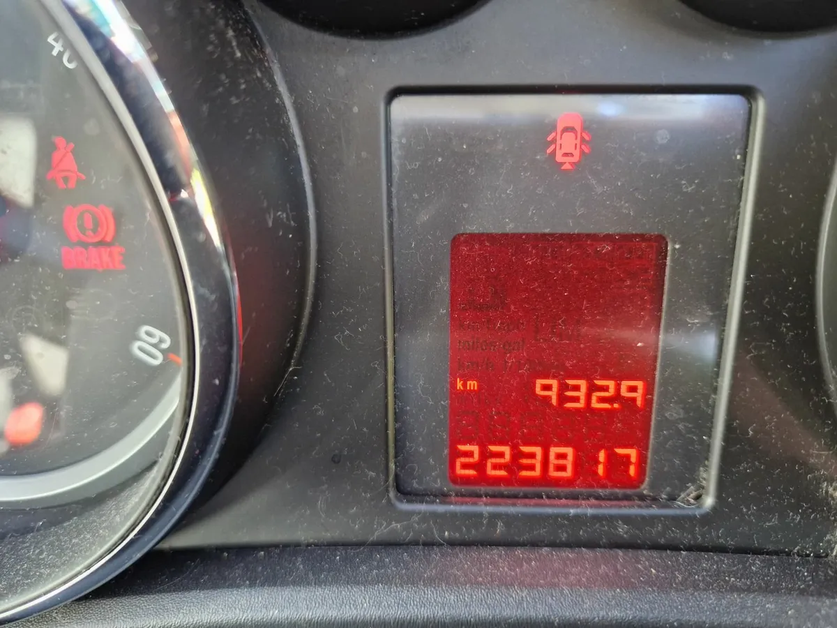 Opel Astra 2012 - Image 3